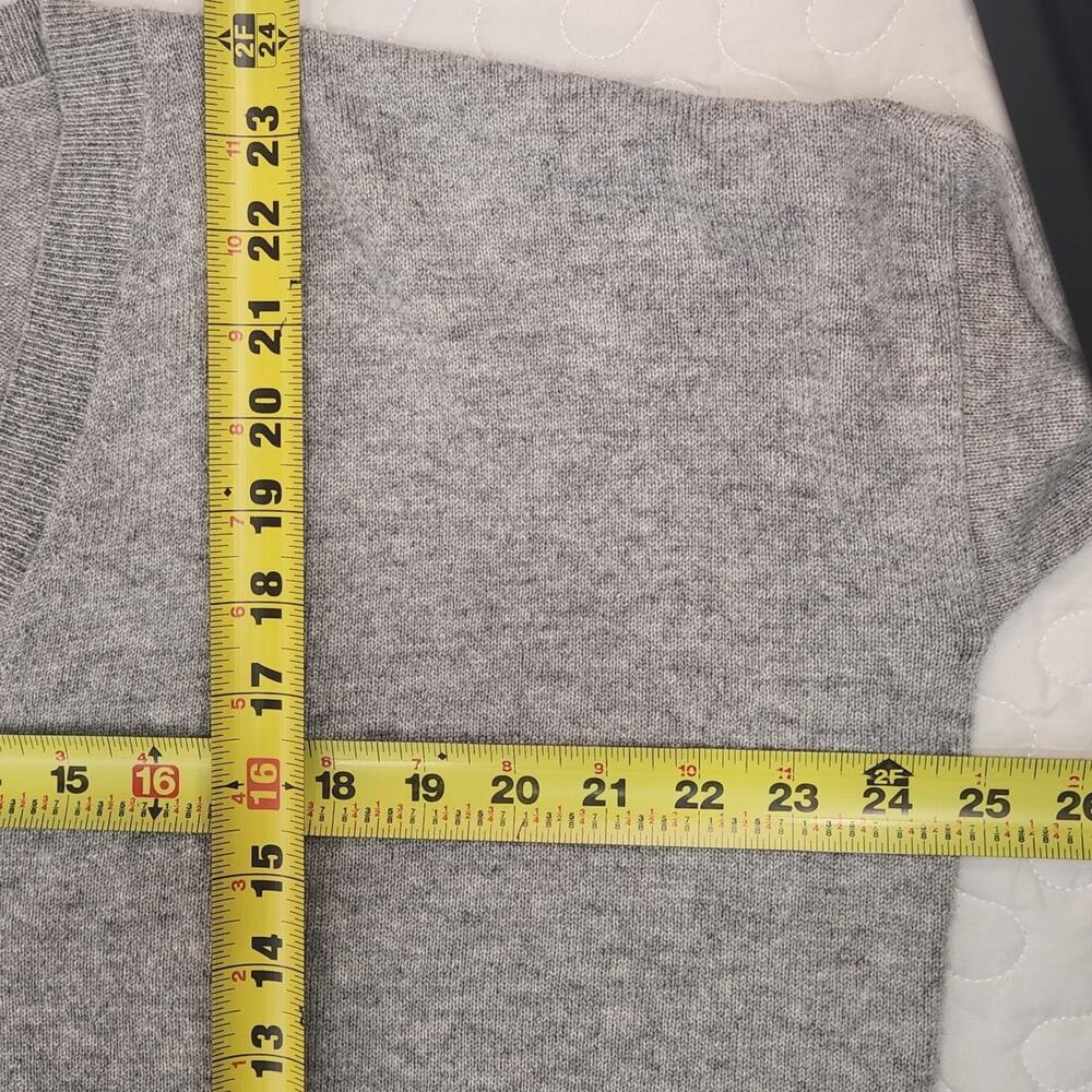 NEW J Crew Grey Cashmere v neck Sweater oversized chest 46 extra small men women - Picture 3 of 8